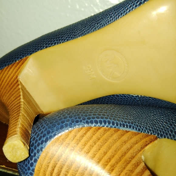 Michael Kors Navy Blue Heels - Picture 15 of 16